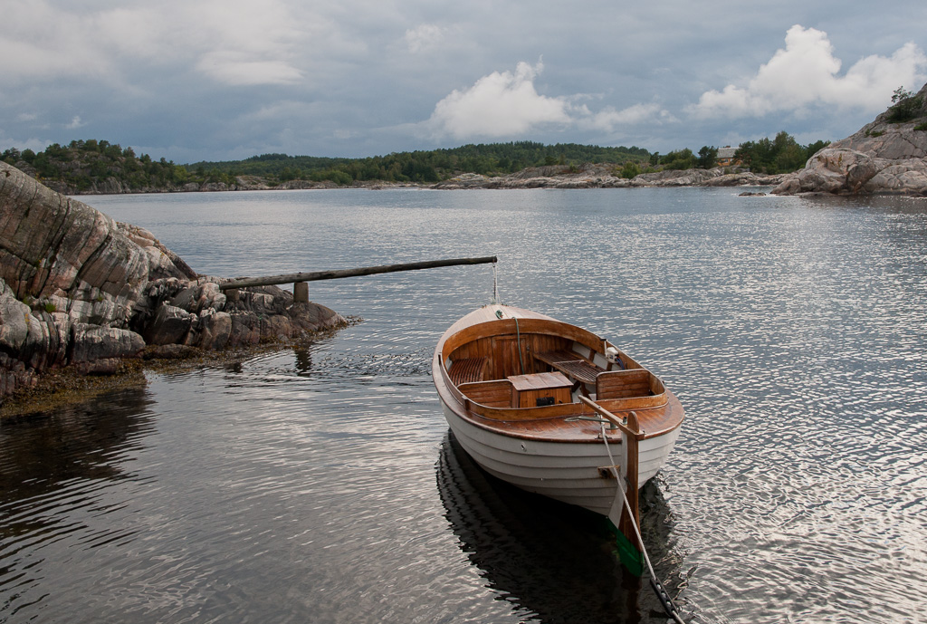 Hjelmsund, Svinøya og Langøya i bakgrunnen